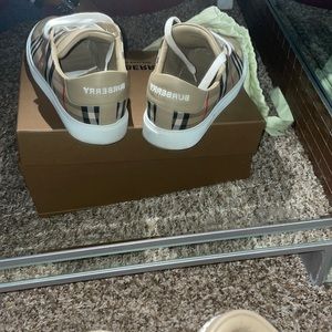 Size 7.5  women’s Burberry shoes